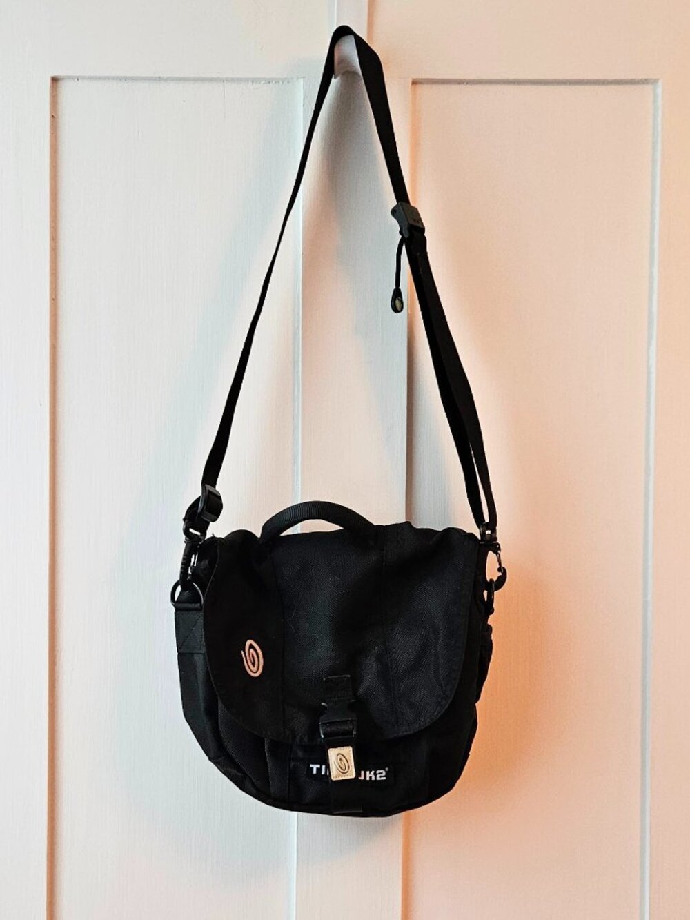 TImbuk2 Small Messenger Bag Purse | Black | EUC